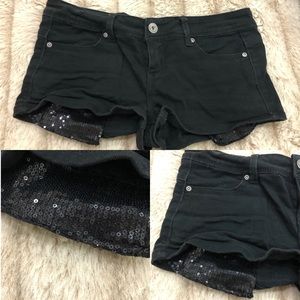 🖤 CUTE oversized sequin pocket BLACK DENIM SHORTS